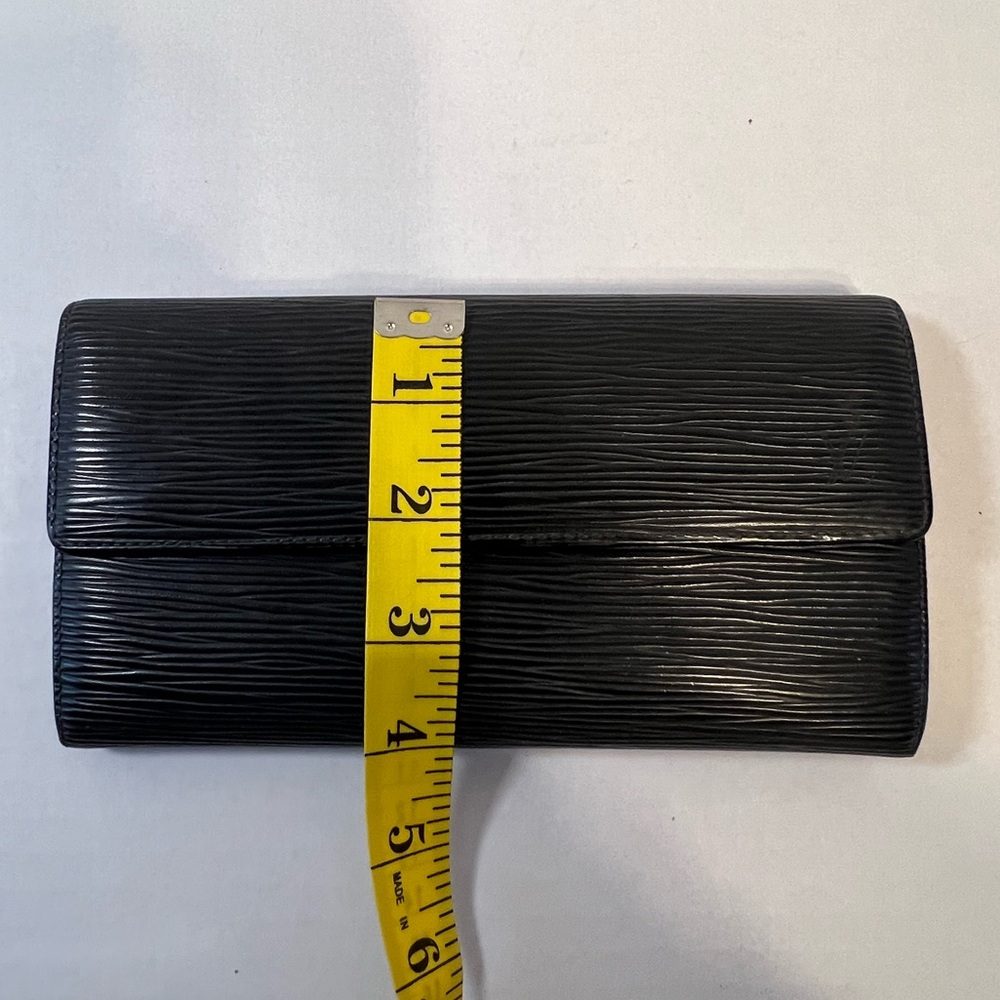 Louis Vuitton black Epi Sarah Wallet - Picture 11 of 13